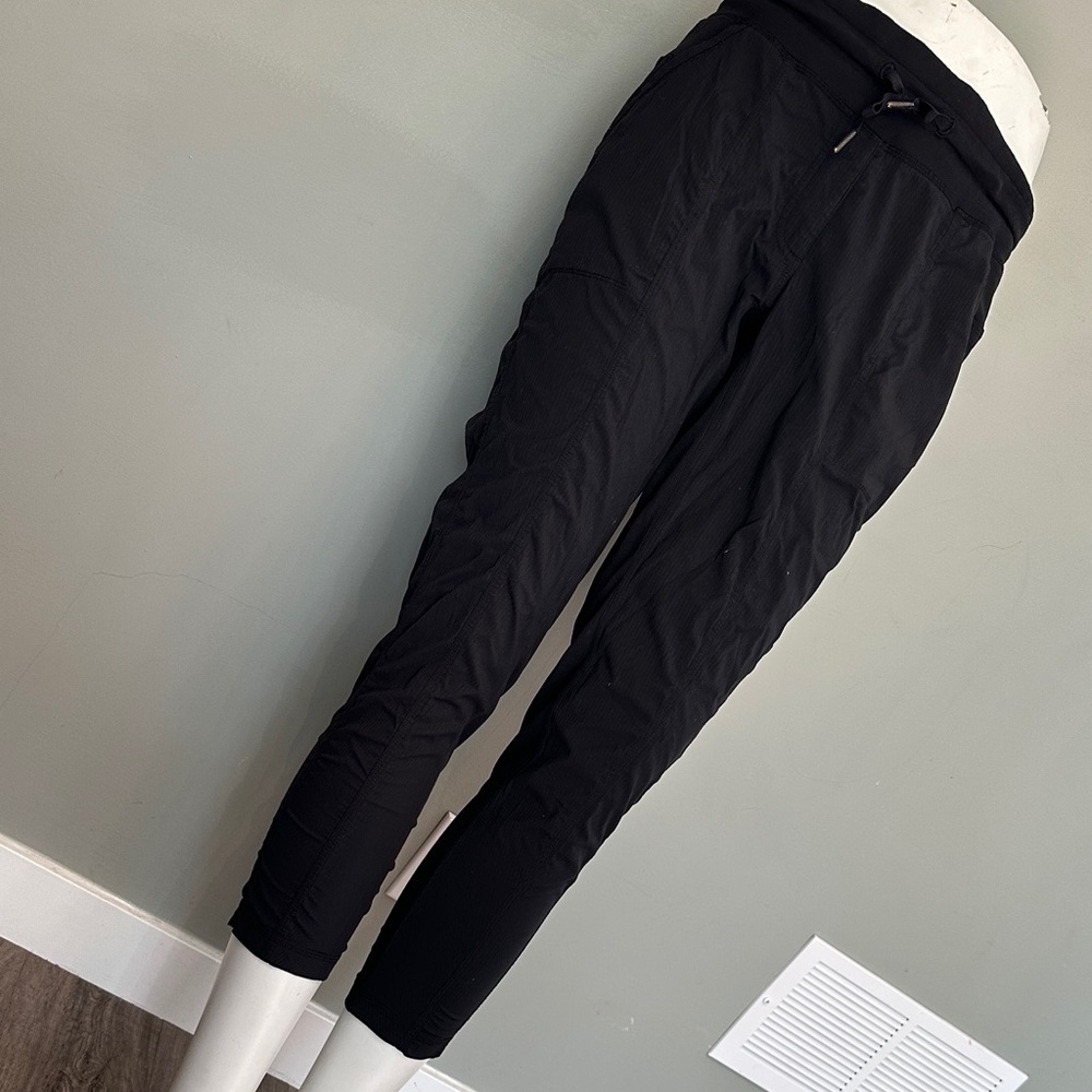 Lululemon size 8 joggers
